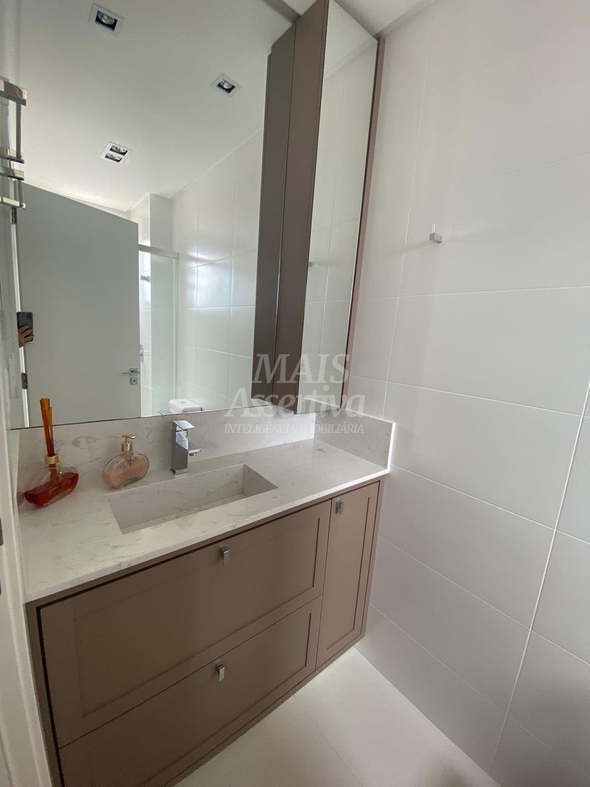 Excelente apartamento de alto padrão a venda no centro de Balneário Camboriú/SC 