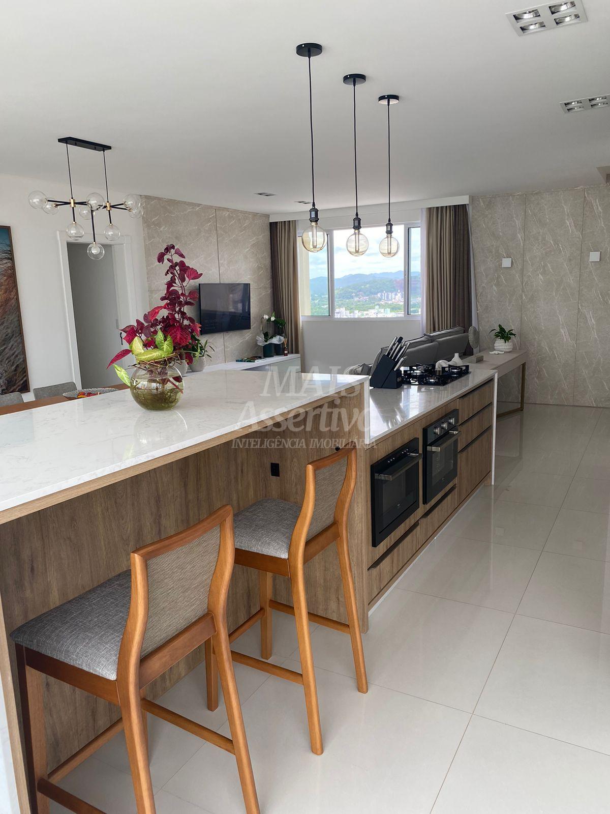 Excelente apartamento de alto padrão a venda no centro de Balneário Camboriú/SC 