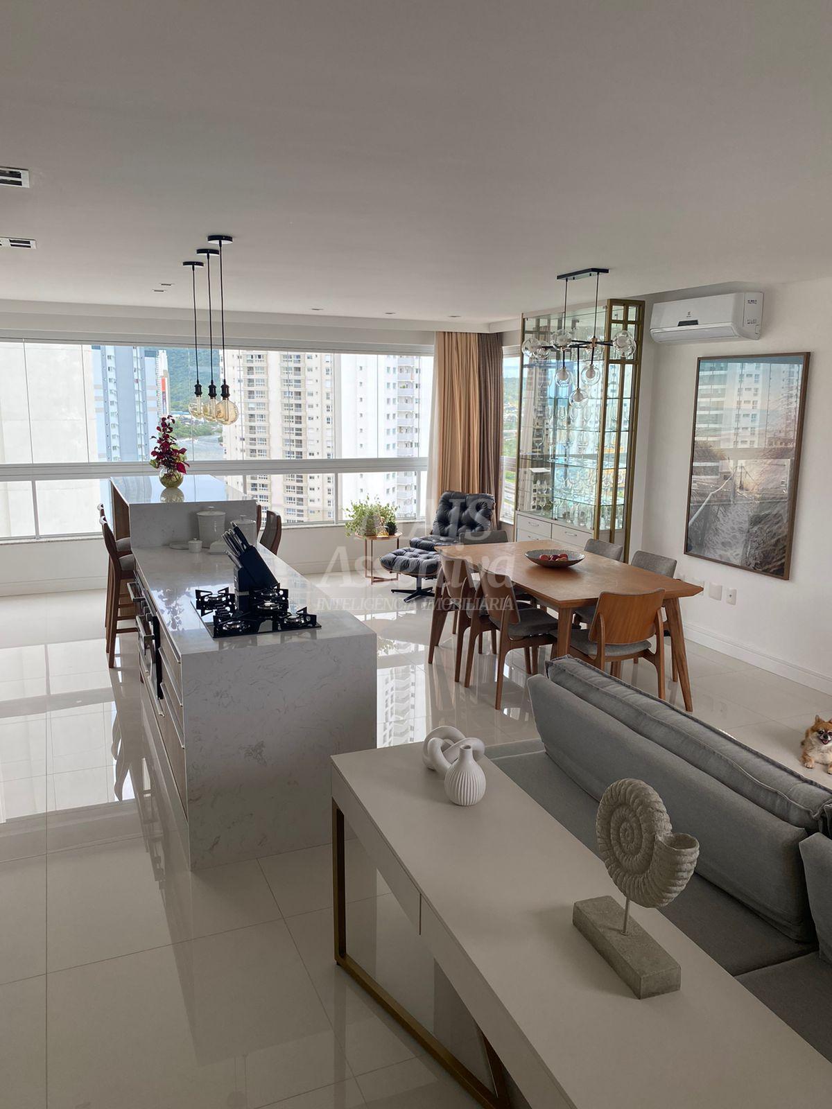 Excelente apartamento de alto padrão a venda no centro de Balneário Camboriú/SC 