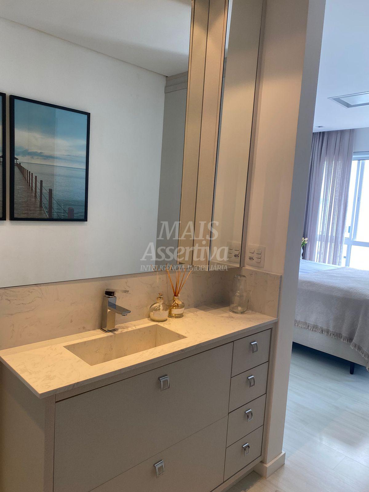 Excelente apartamento de alto padrão a venda no centro de Balneário Camboriú/SC 