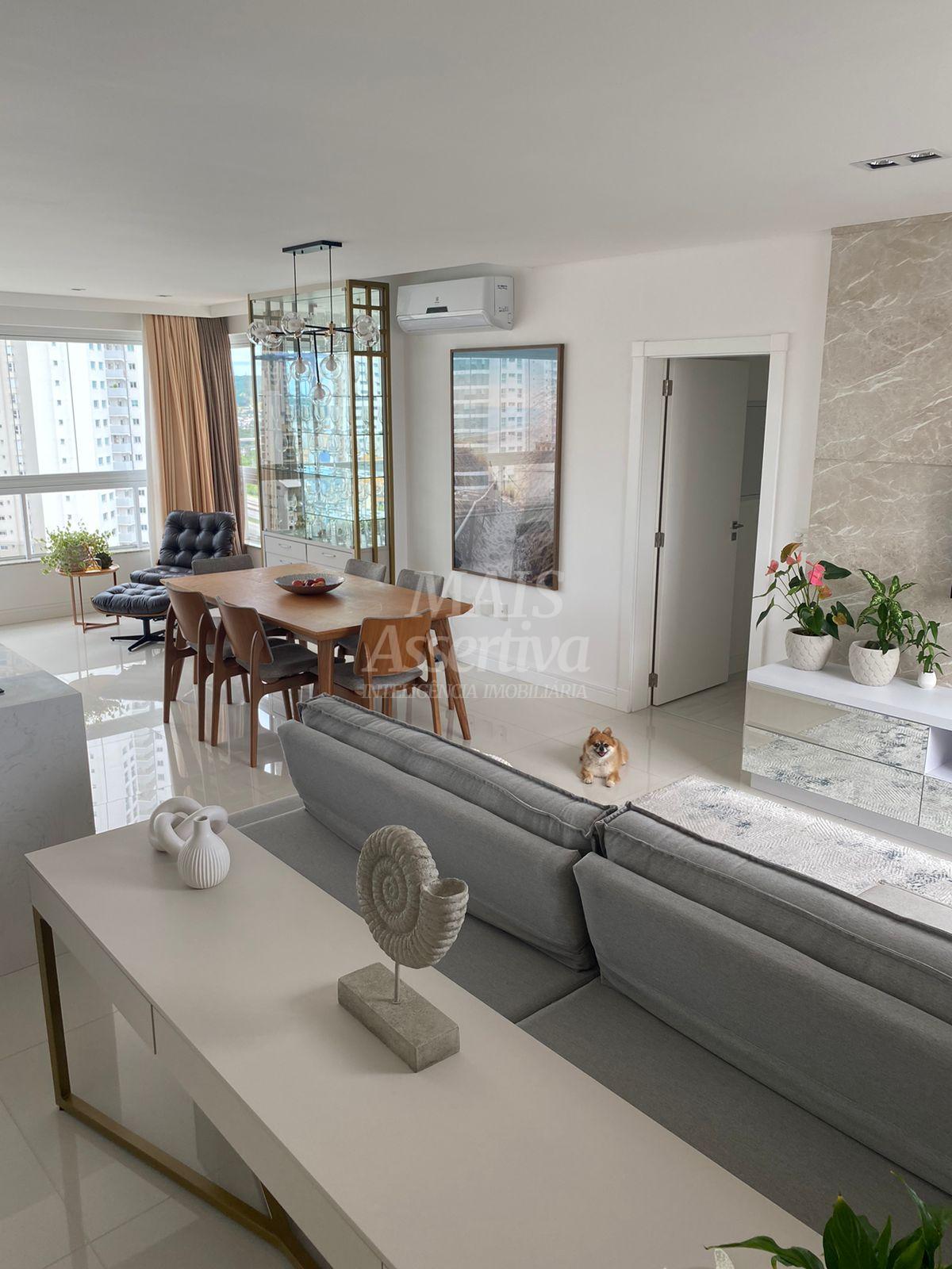 Excelente apartamento de alto padrão a venda no centro de Balneário Camboriú/SC 