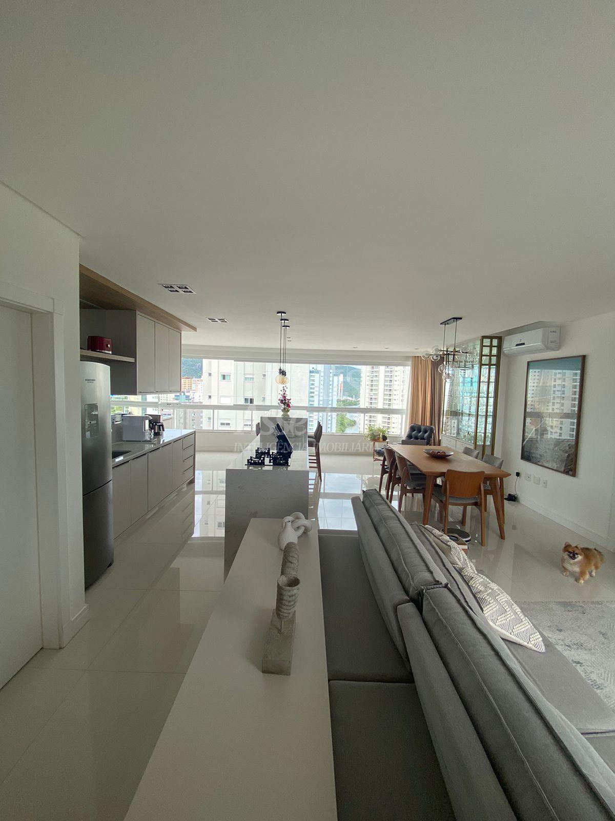 Excelente apartamento de alto padrão a venda no centro de Balneário Camboriú/SC 