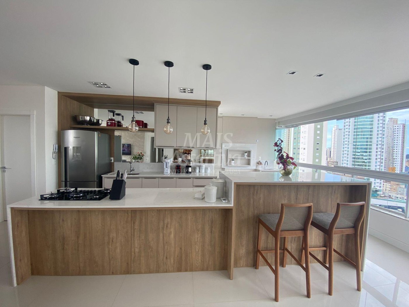 Excelente apartamento de alto padrão a venda no centro de Balneário Camboriú/SC 