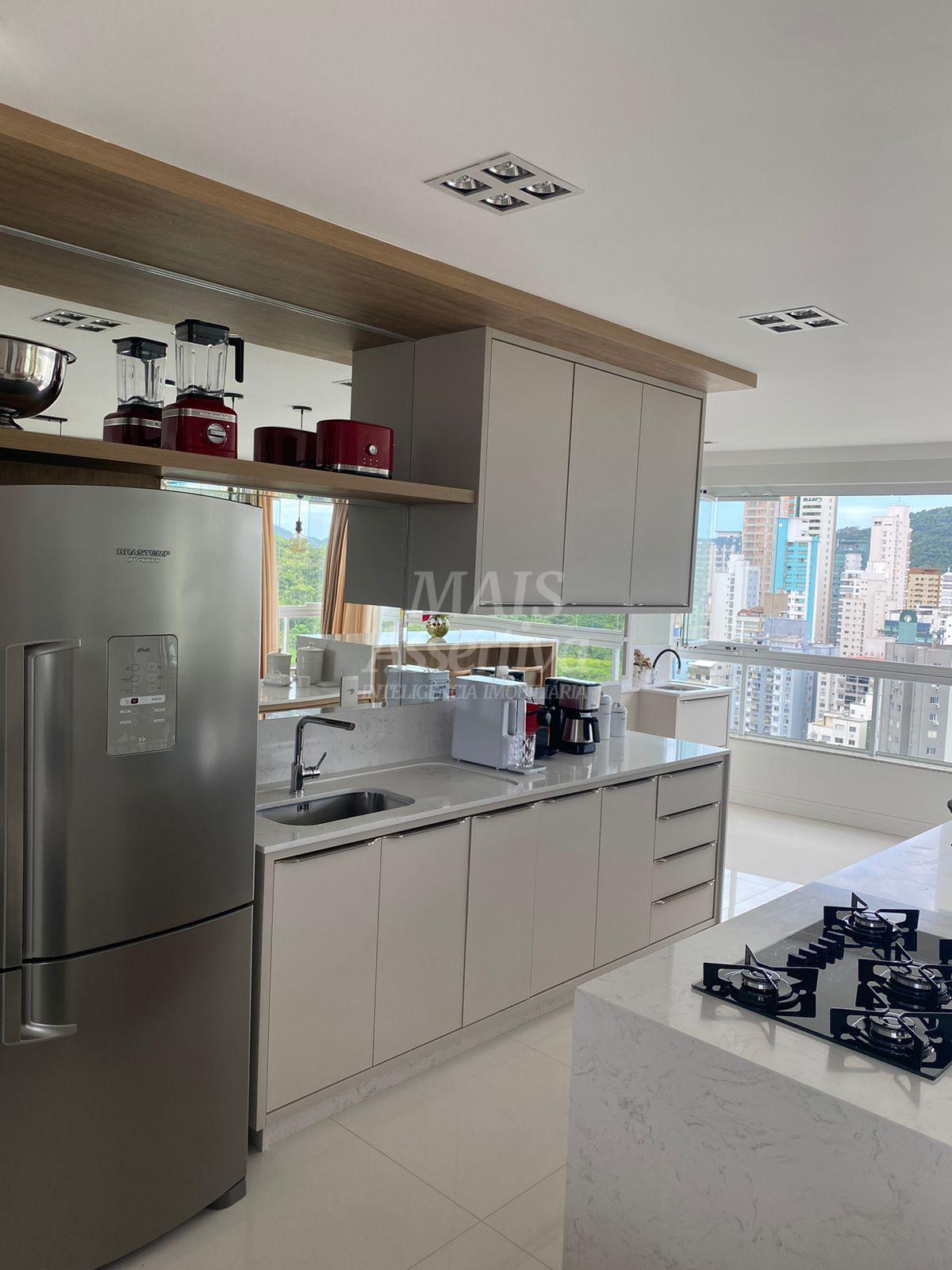 Excelente apartamento de alto padrão a venda no centro de Balneário Camboriú/SC 