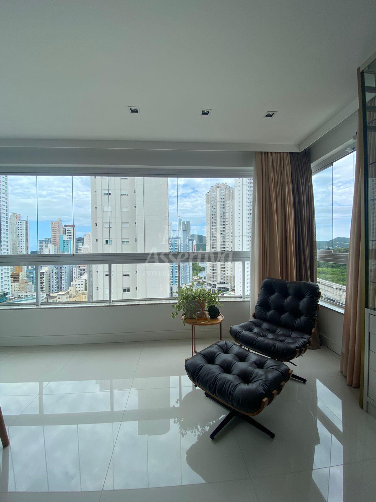 Excelente apartamento de alto padrão a venda no centro de Balneário Camboriú/SC 