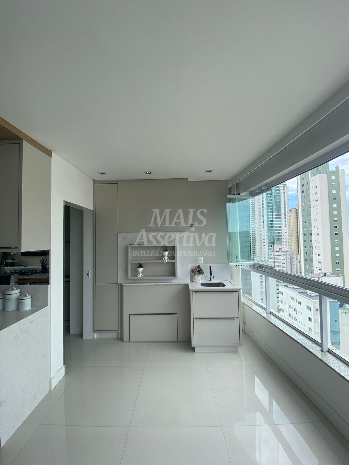 Excelente apartamento de alto padrão a venda no centro de Balneário Camboriú/SC 