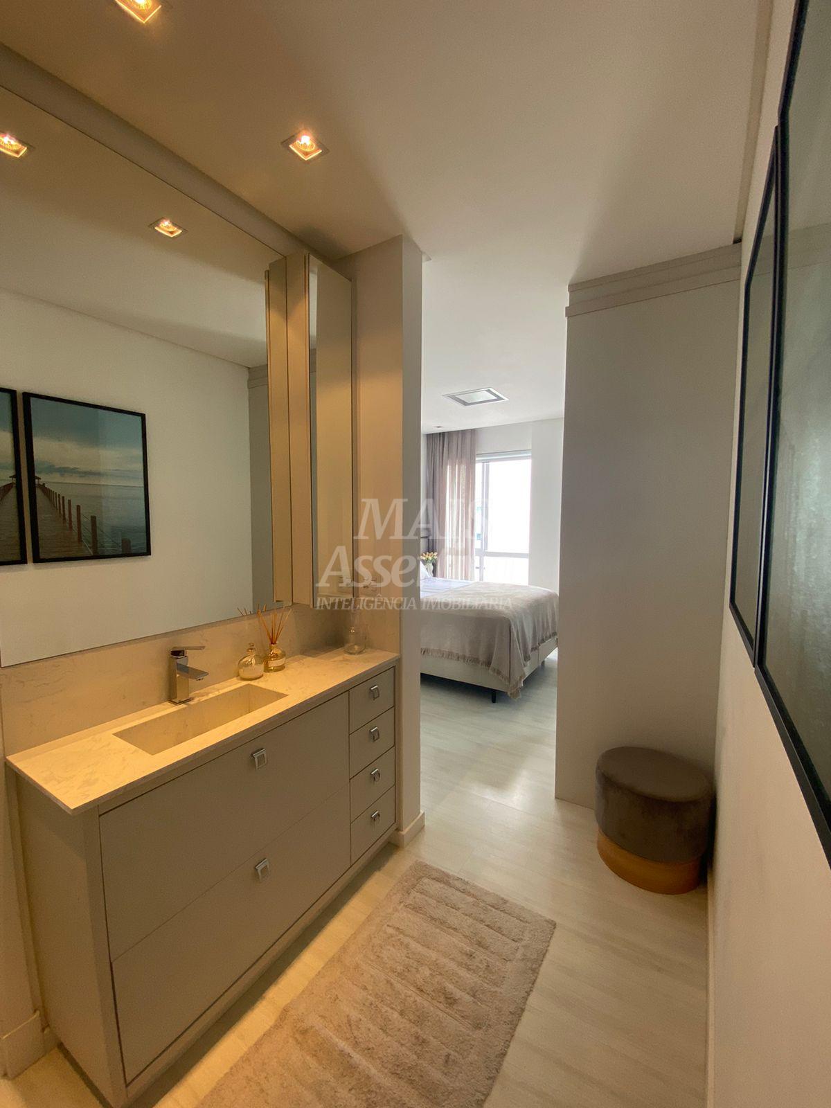 Excelente apartamento de alto padrão a venda no centro de Balneário Camboriú/SC 