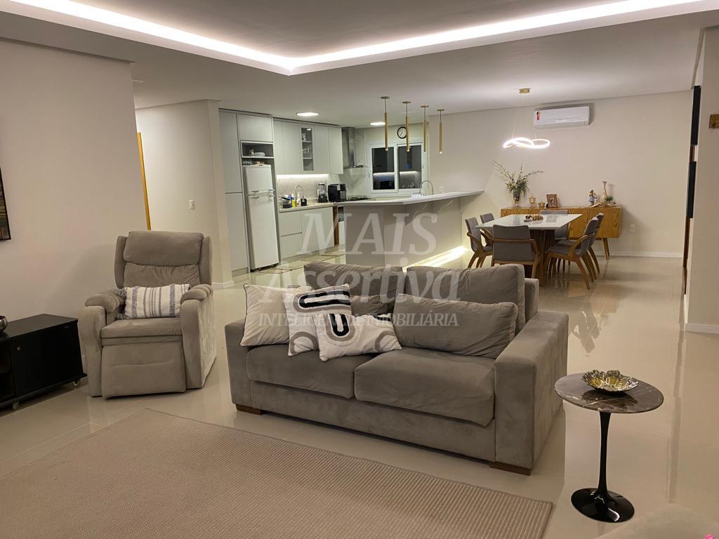 Excelente casa à venda na Serra Gaúcha, no município de Gramado/RS-3 dormitórios