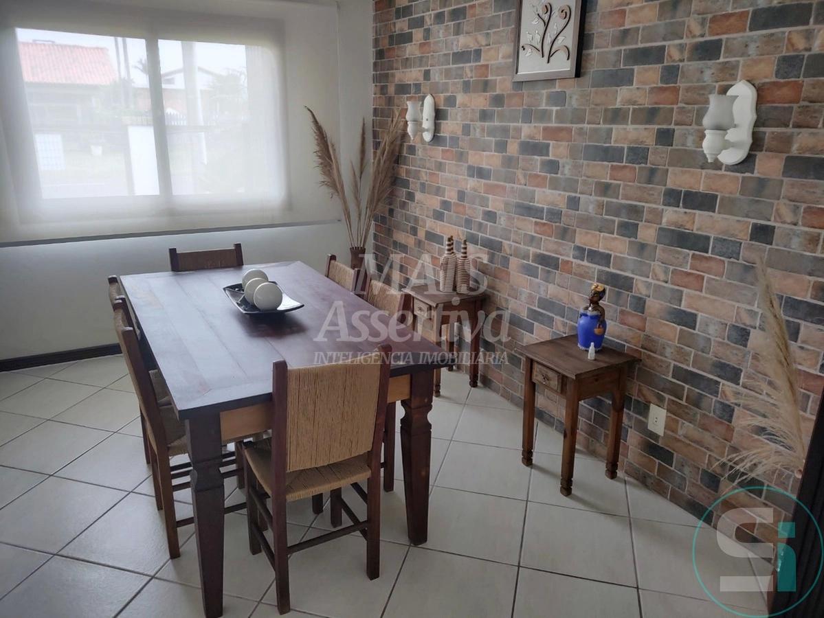 Casa para venda 03 dormitórios e piscina em Xangrilá Centro
