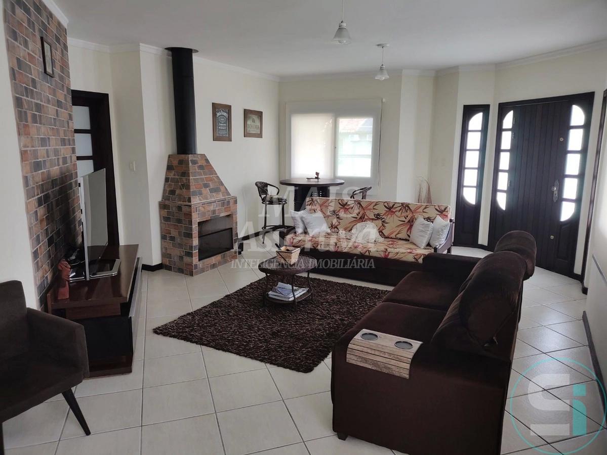 Casa para venda 03 dormitórios e piscina em Xangrilá Centro