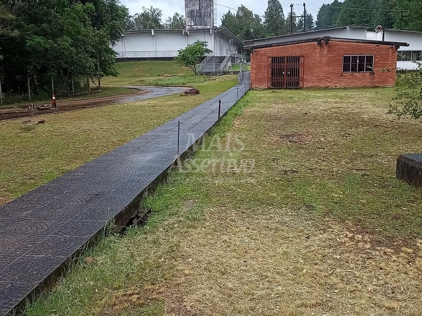 Complexo Industrial para venda na Av. Parobé com 8 prédios comercias 