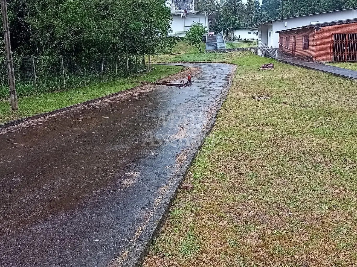Complexo Industrial para venda na Av. Parobé com 8 prédios comercias 
