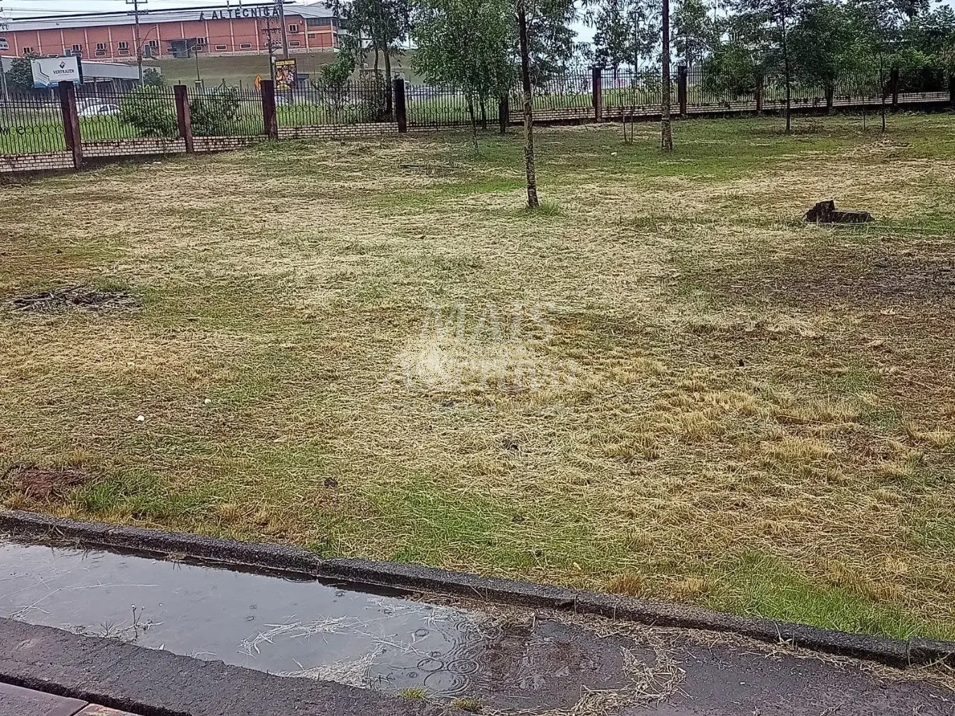 Complexo Industrial para venda na Av. Parobé com 8 prédios comercias 