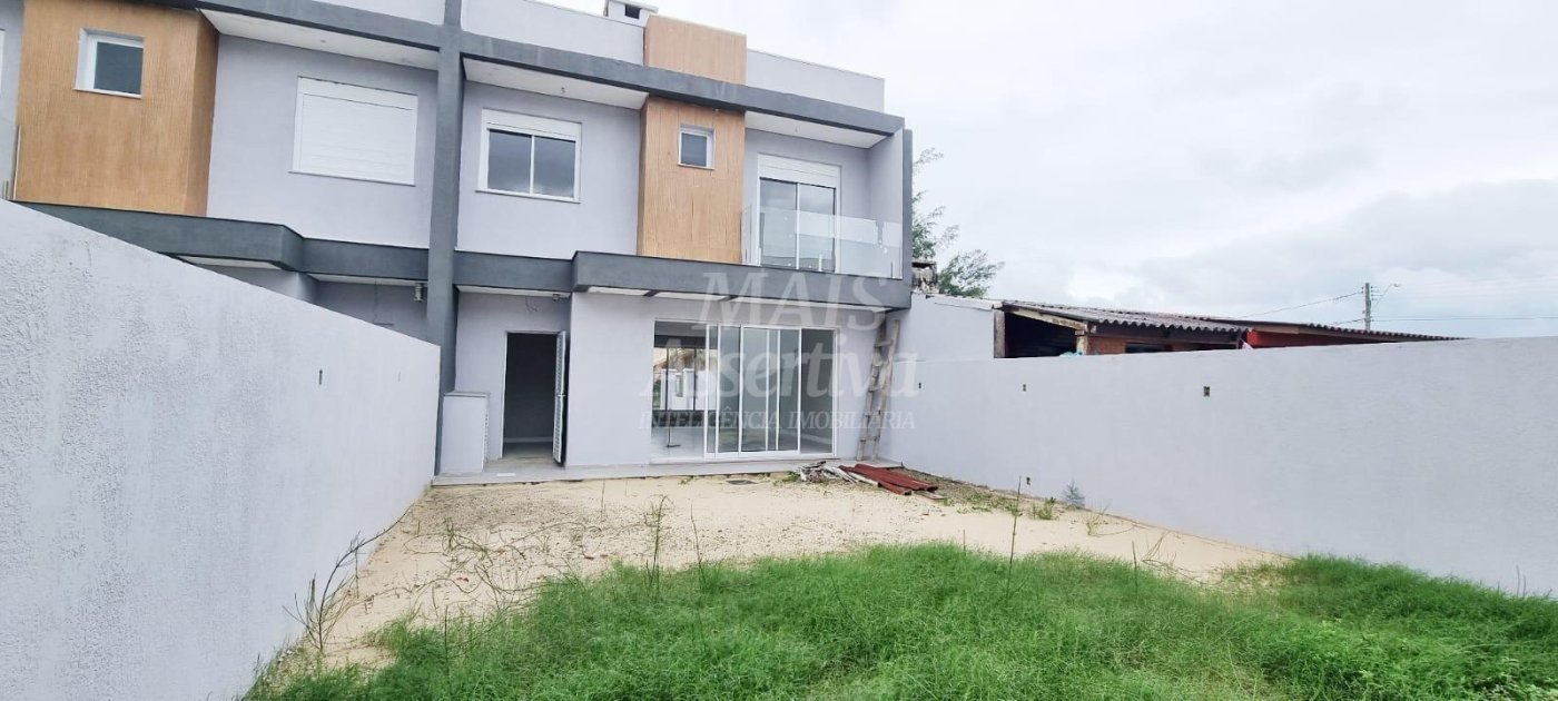 Excelente sobrado à venda em Xangri-Lá - 150m do mar