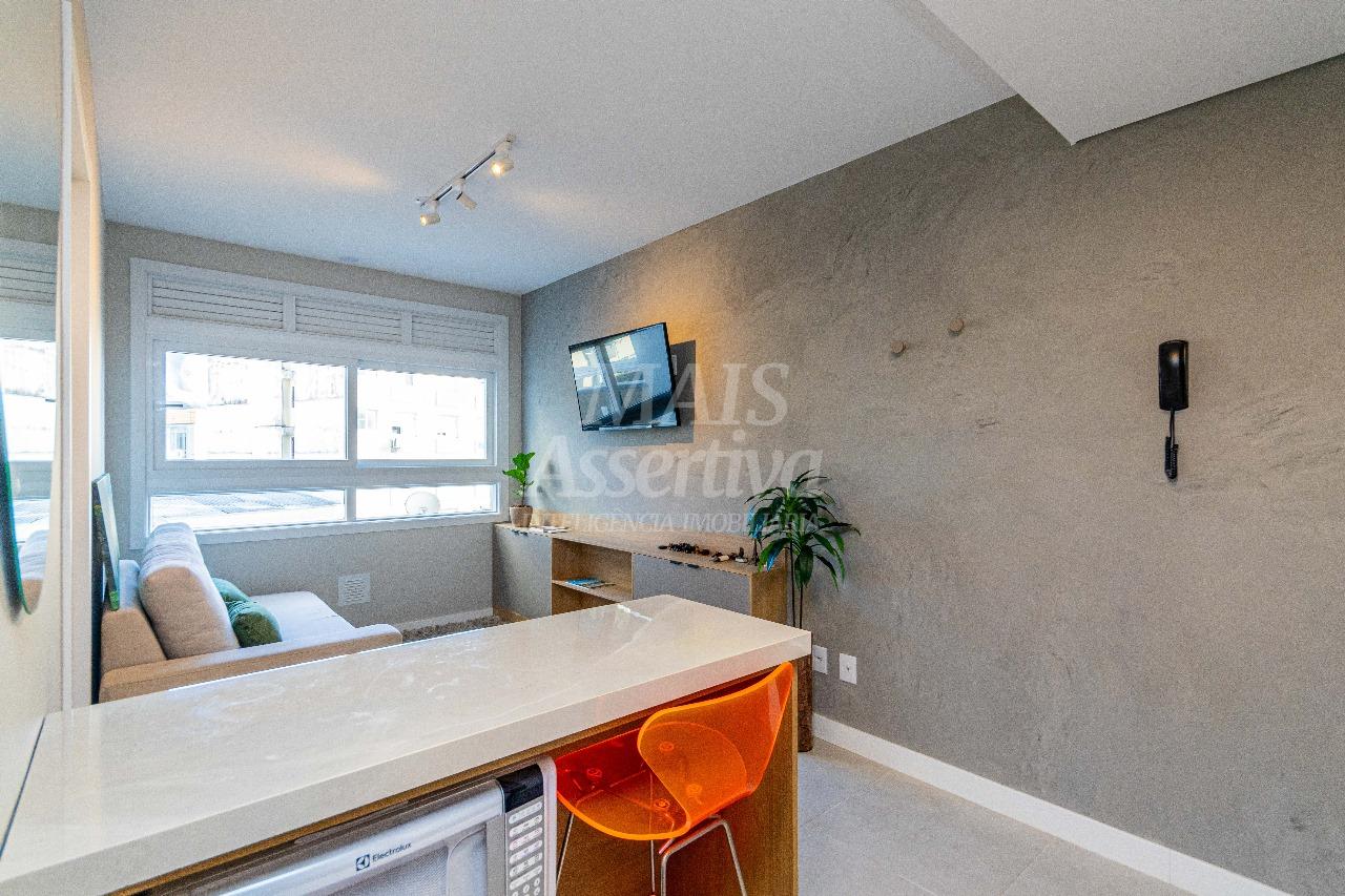 Ótimo apartamento mobiliado e decorado à venda em Porto Alegre/RS