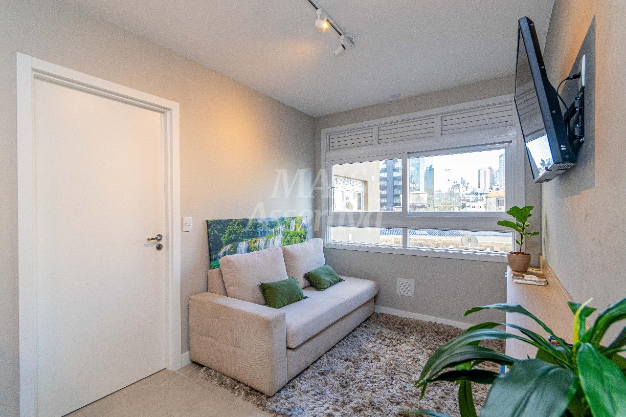 Ótimo apartamento mobiliado e decorado à venda em Porto Alegre/RS
