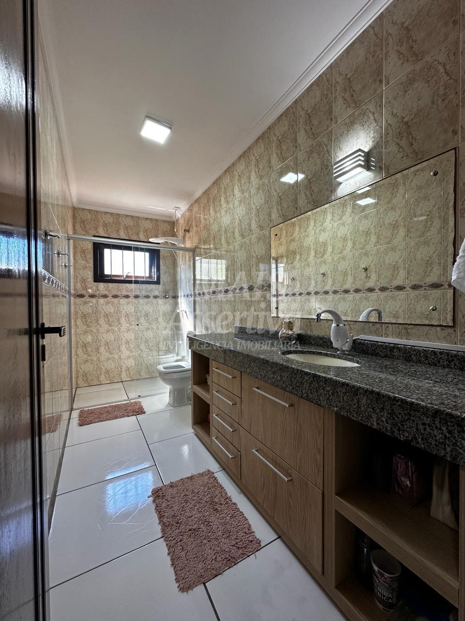 Casa 05 dormitórios para venda em Xangrilá