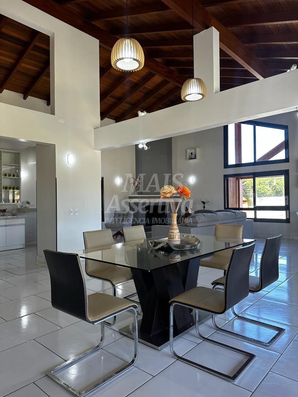 Casa 05 dormitórios para venda em Xangrilá