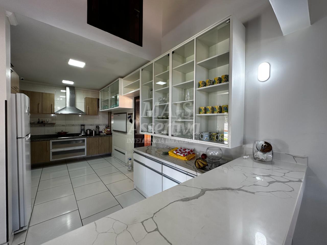 Casa 05 dormitórios para venda em Xangrilá