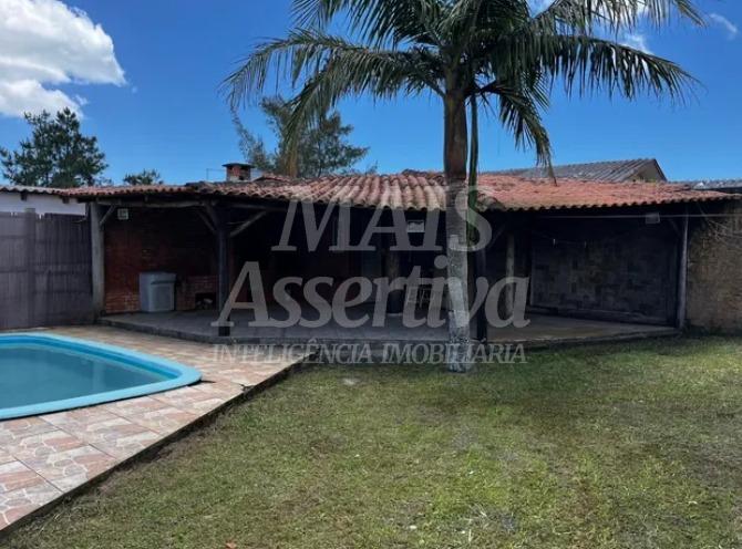 Ótima casa à venda em Tramandaí/RS - 3 dormitórios, piscina e 2 vagas