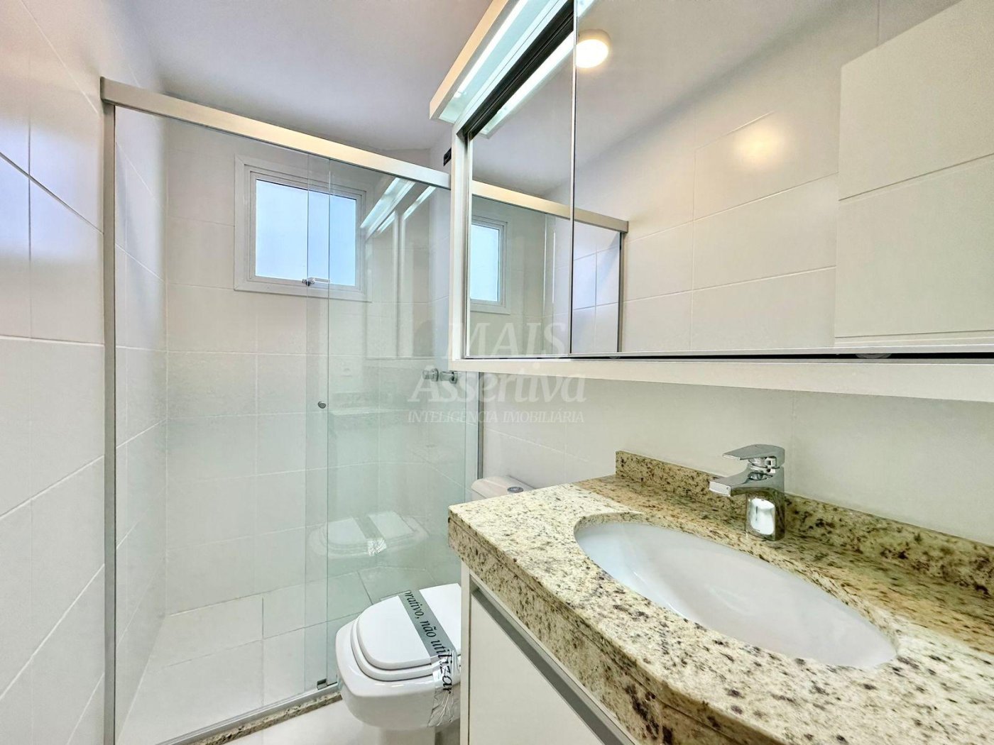 Apartamento decorado 03 dormitórios 01 suíte para venda em Capão da Canoa Centro