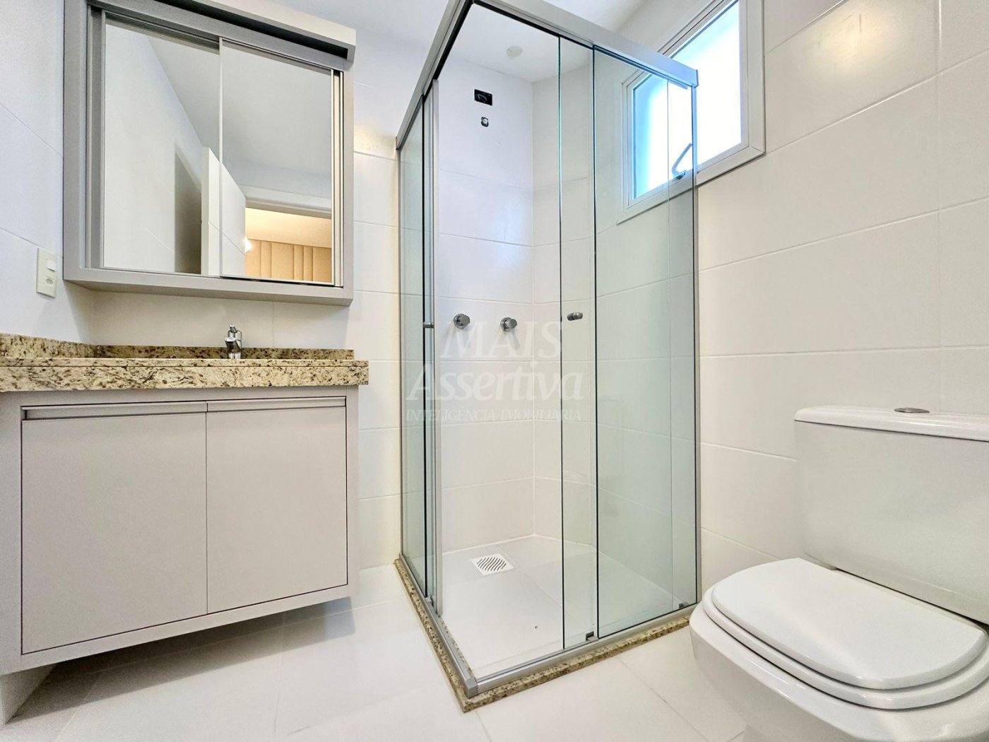 Apartamento decorado 03 dormitórios 01 suíte para venda em Capão da Canoa Centro