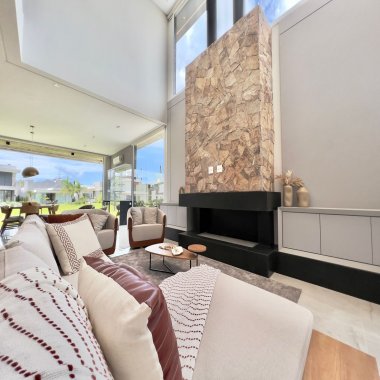 Casa mobiliada e decorada 05 suítes para venda em Capão da Canoa 