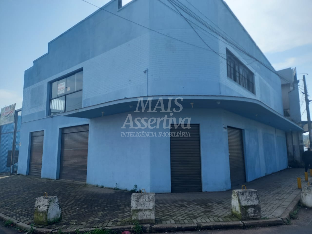 Prédio comercial na lateral da BR-116, bairro Scharlau em São Leopoldo