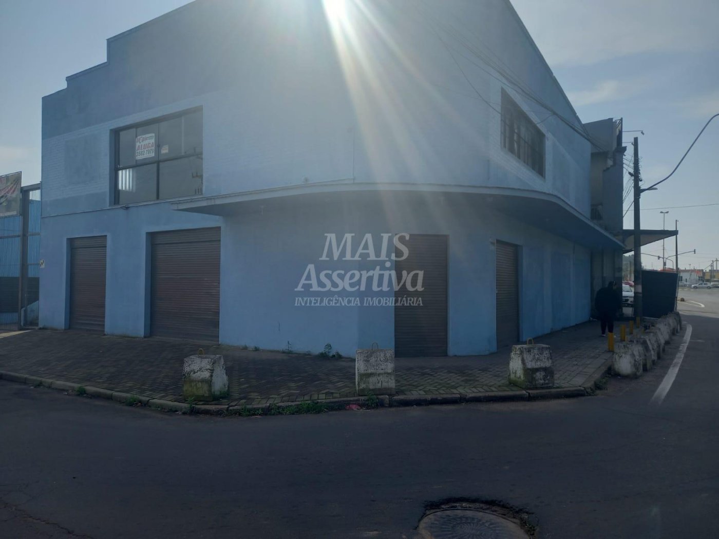 Prédio comercial na lateral da BR-116, bairro Scharlau em São Leopoldo