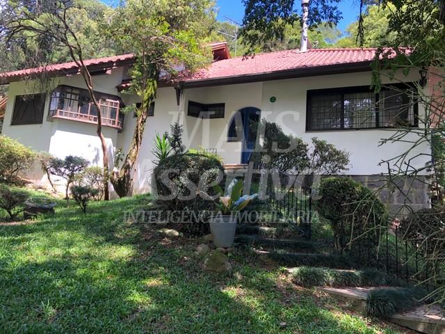 CASA PARA VENDA EM CANELA COM AMPLO TERRENO DE 1889 M²