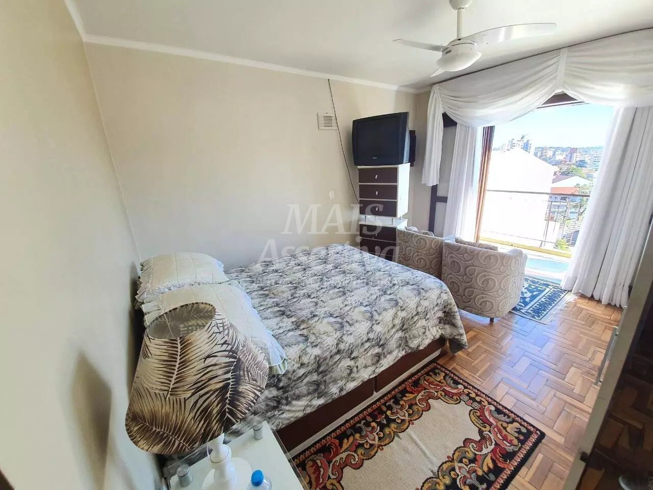 Casa ampla 05 dormitórios para venda no Bairro Rondônia em Novo Hamburgo