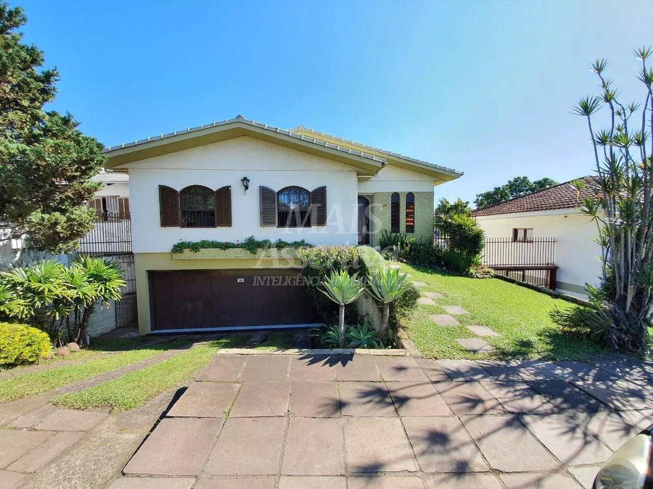 Casa ampla 05 dormitórios para venda no Bairro Rondônia em Novo Hamburgo