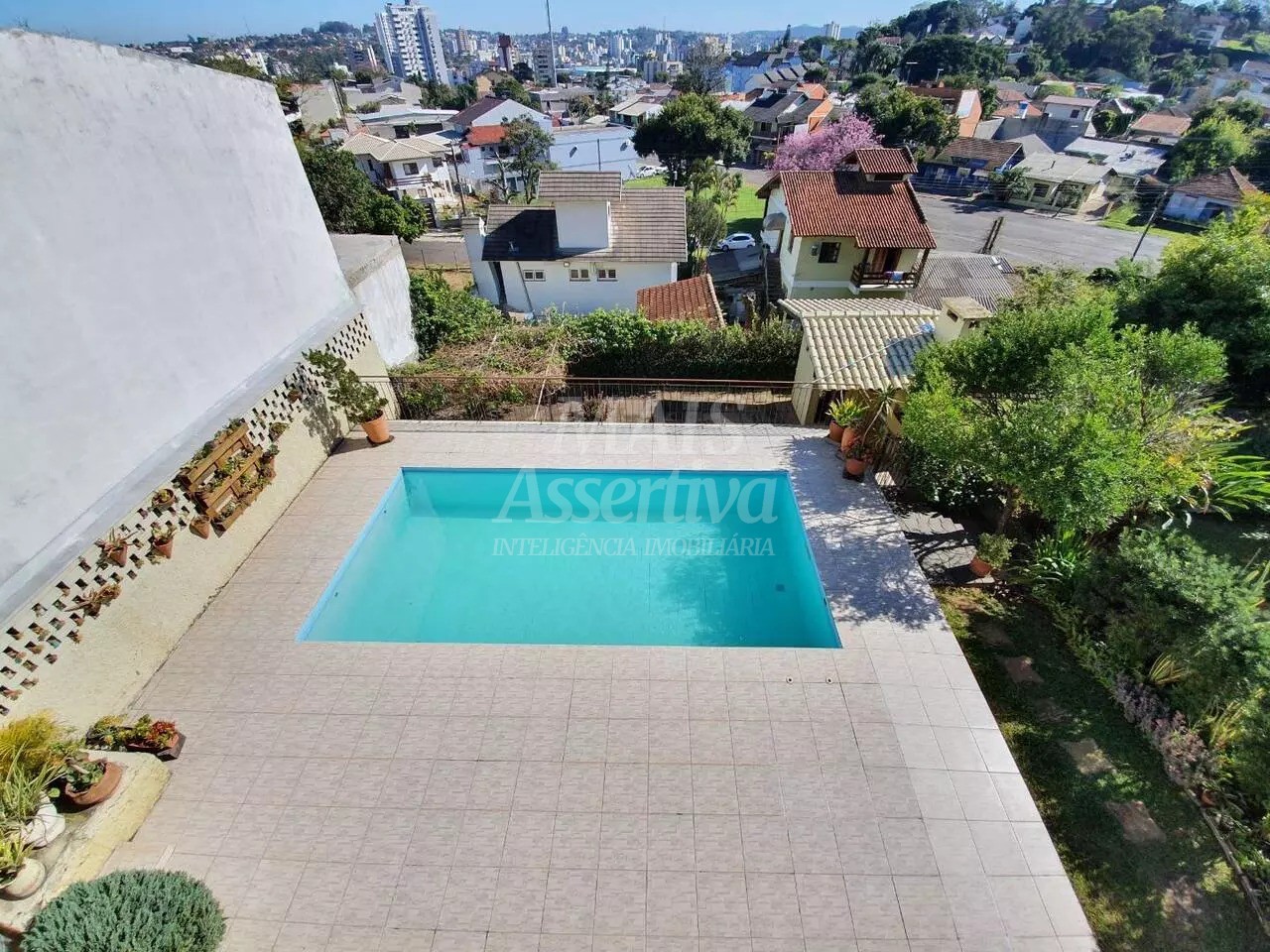 Casa ampla 05 dormitórios para venda no Bairro Rondônia em Novo Hamburgo