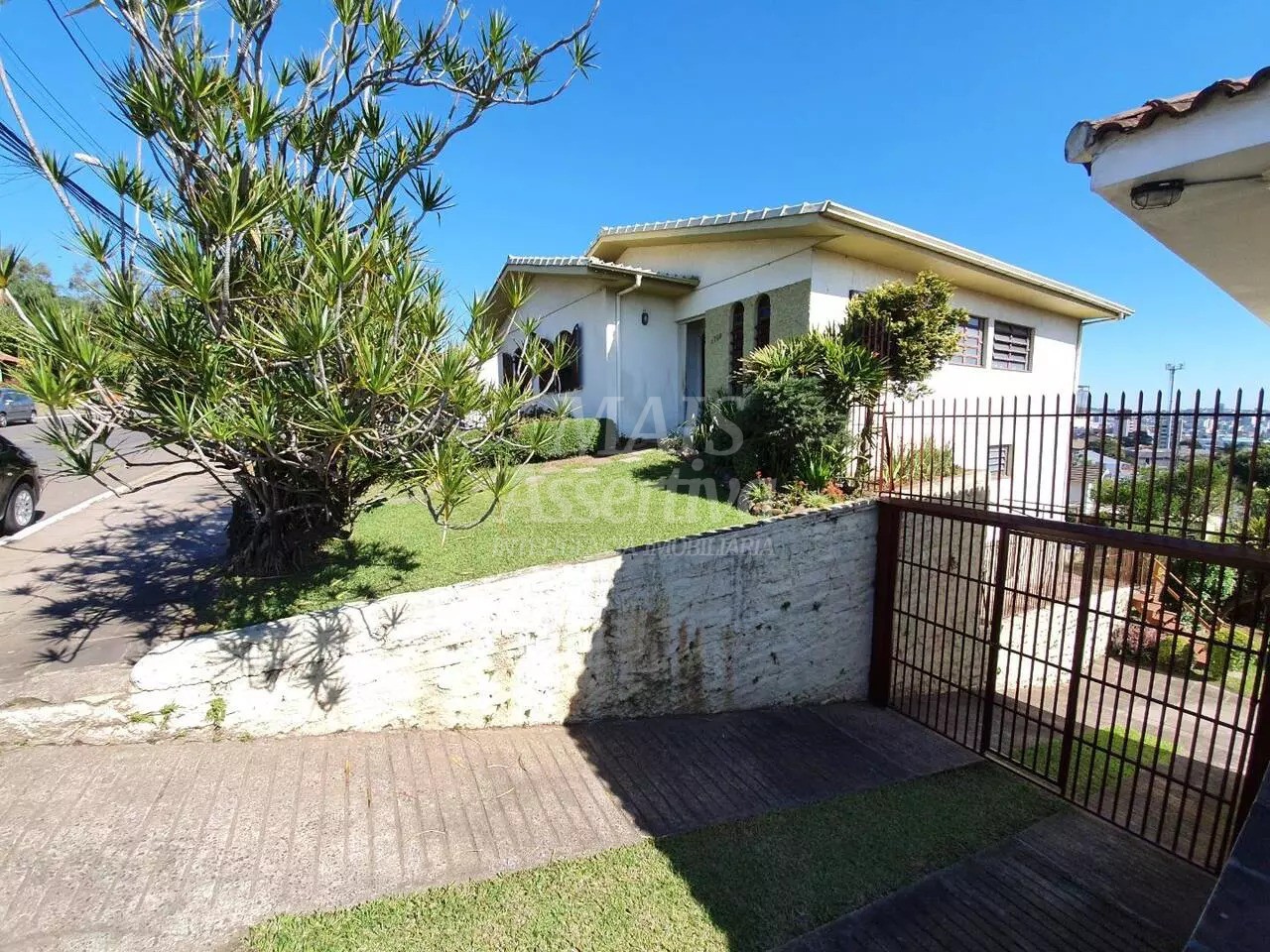 Casa ampla 05 dormitórios para venda no Bairro Rondônia em Novo Hamburgo