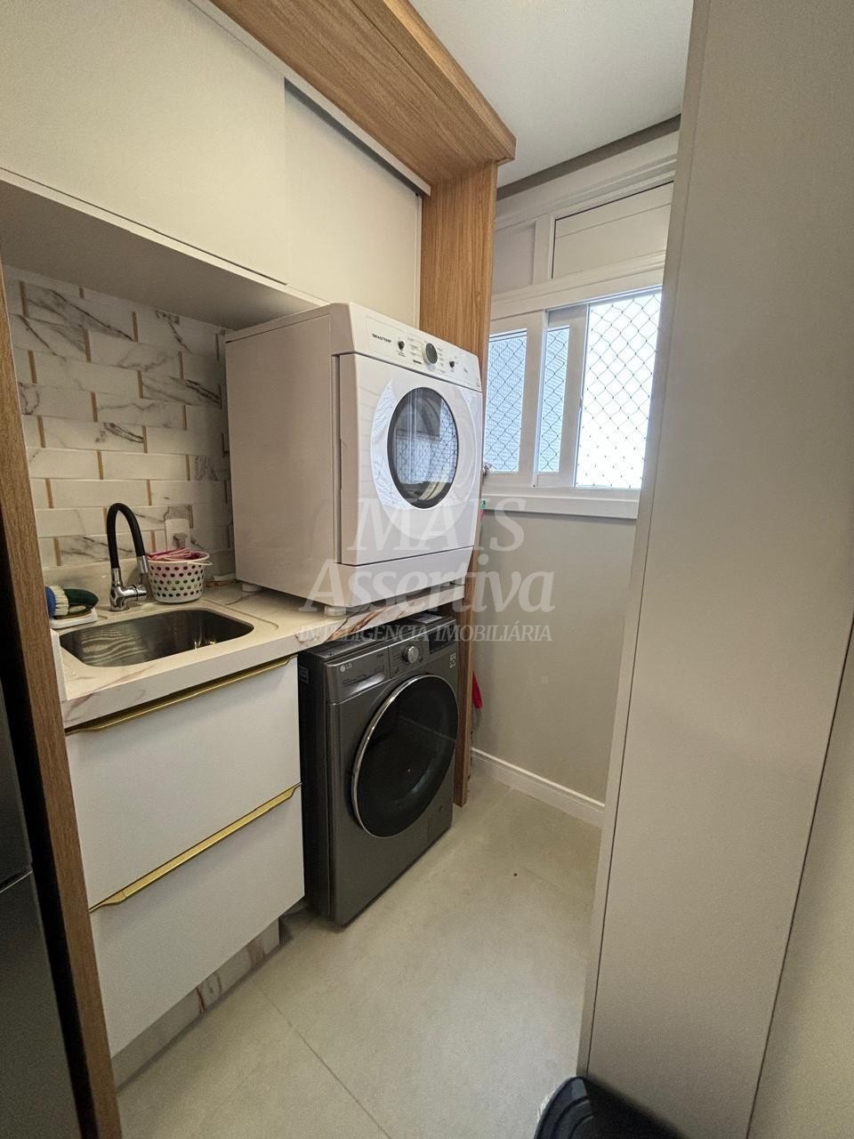 Excelente apartamento mobiliado à venda no Centro de Torres/RS - 2 dormitórios