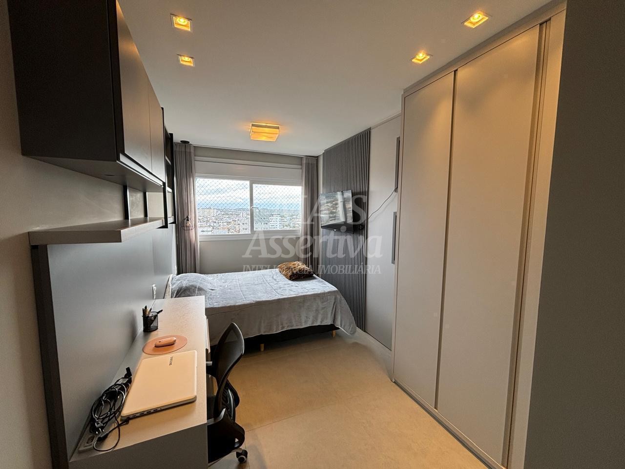 Excelente apartamento mobiliado à venda no Centro de Torres/RS - 2 dormitórios