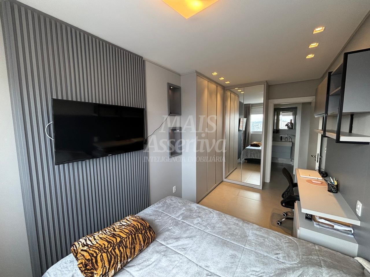 Excelente apartamento mobiliado à venda no Centro de Torres/RS - 2 dormitórios
