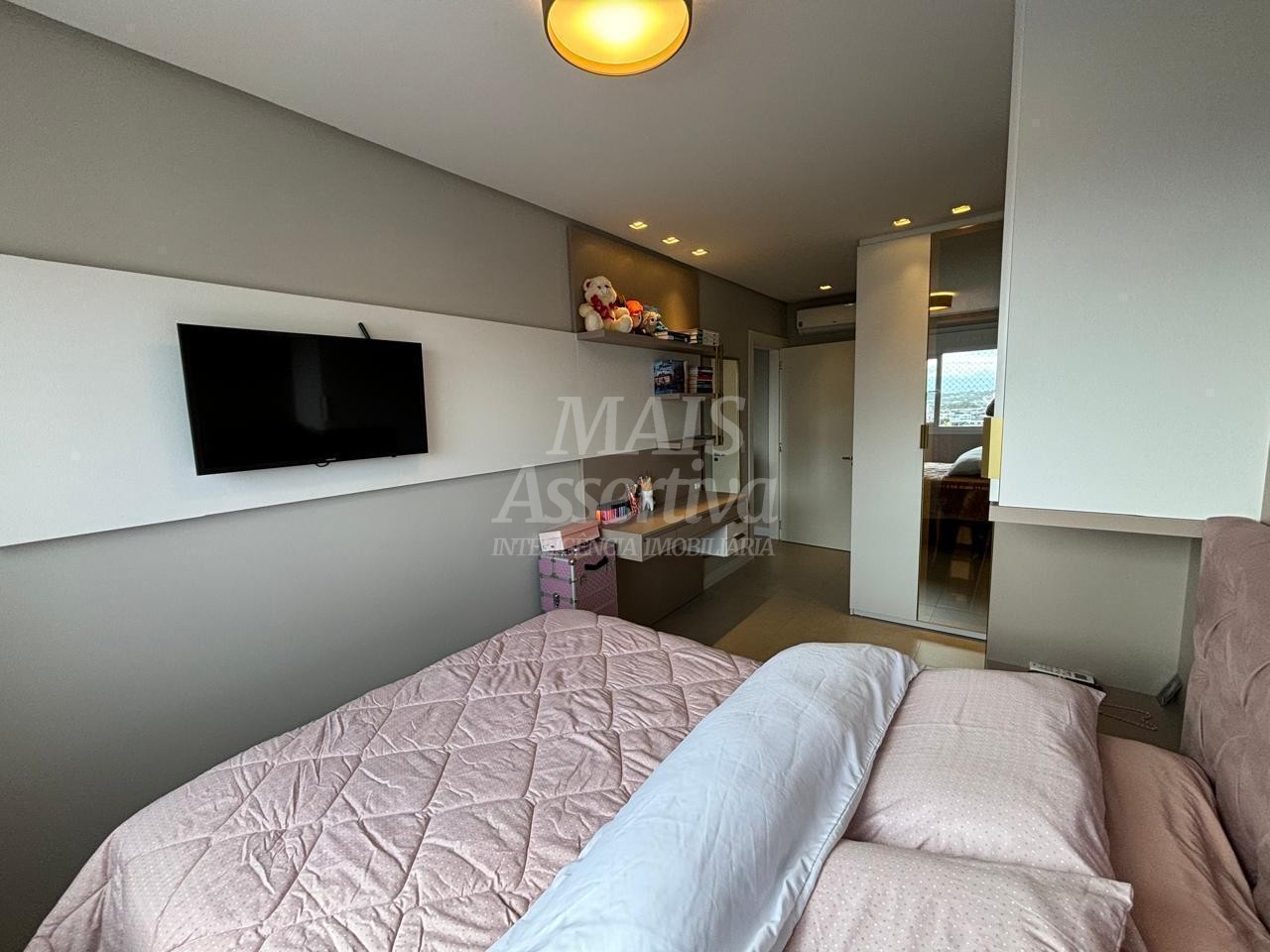 Excelente apartamento mobiliado à venda no Centro de Torres/RS - 2 dormitórios