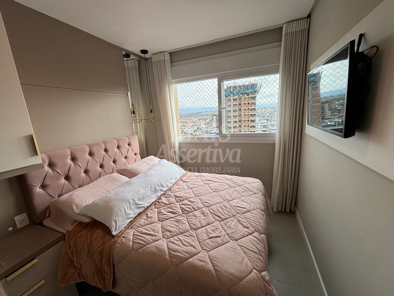 Excelente apartamento mobiliado à venda no Centro de Torres/RS - 2 dormitórios
