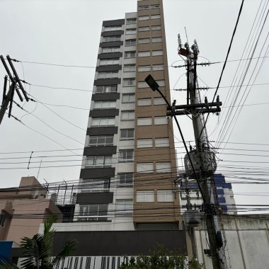 Excelente apartamento mobiliado à venda no Centro de Torres/RS - 2 dormitórios