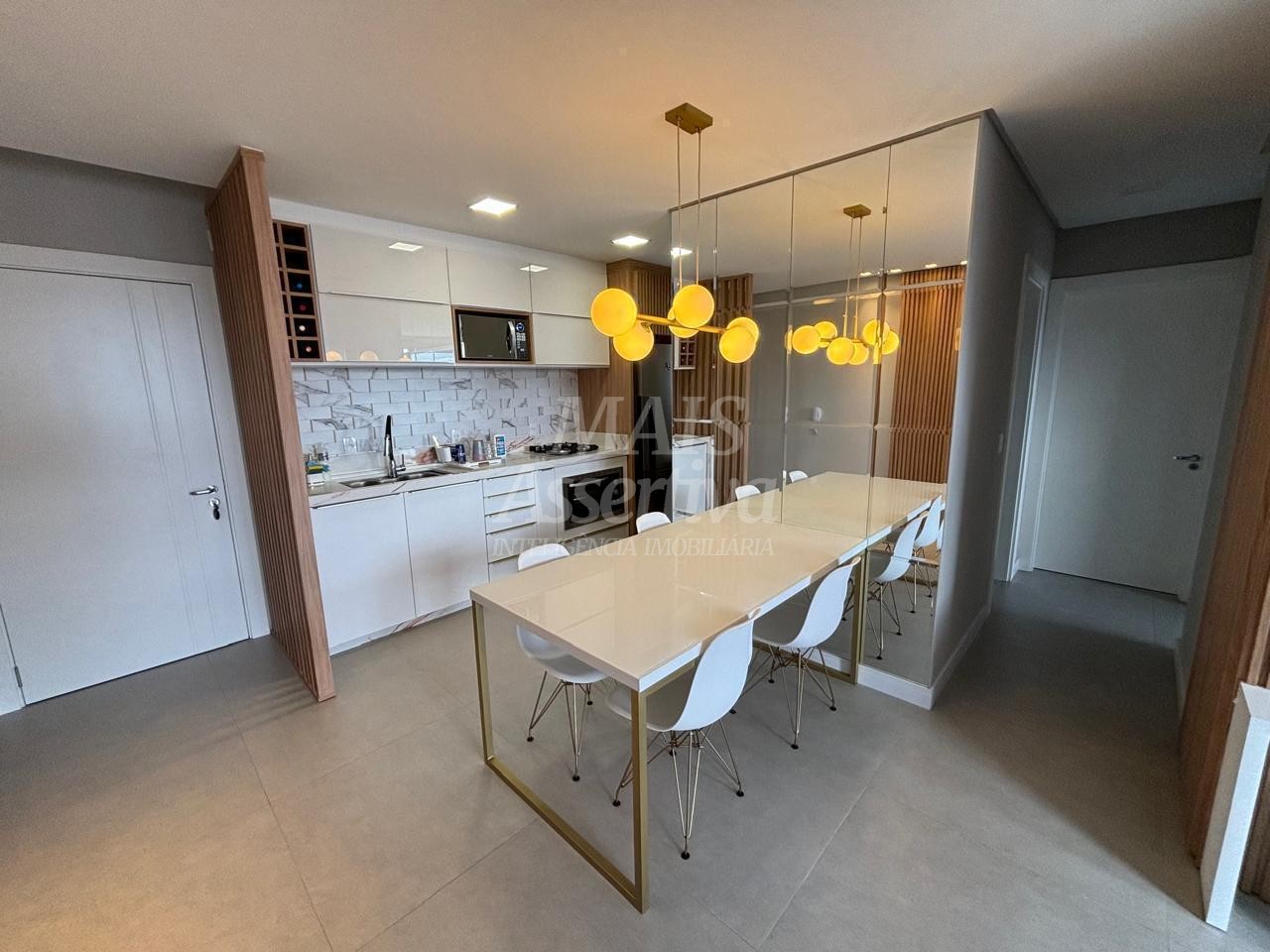 Excelente apartamento mobiliado à venda no Centro de Torres/RS - 2 dormitórios