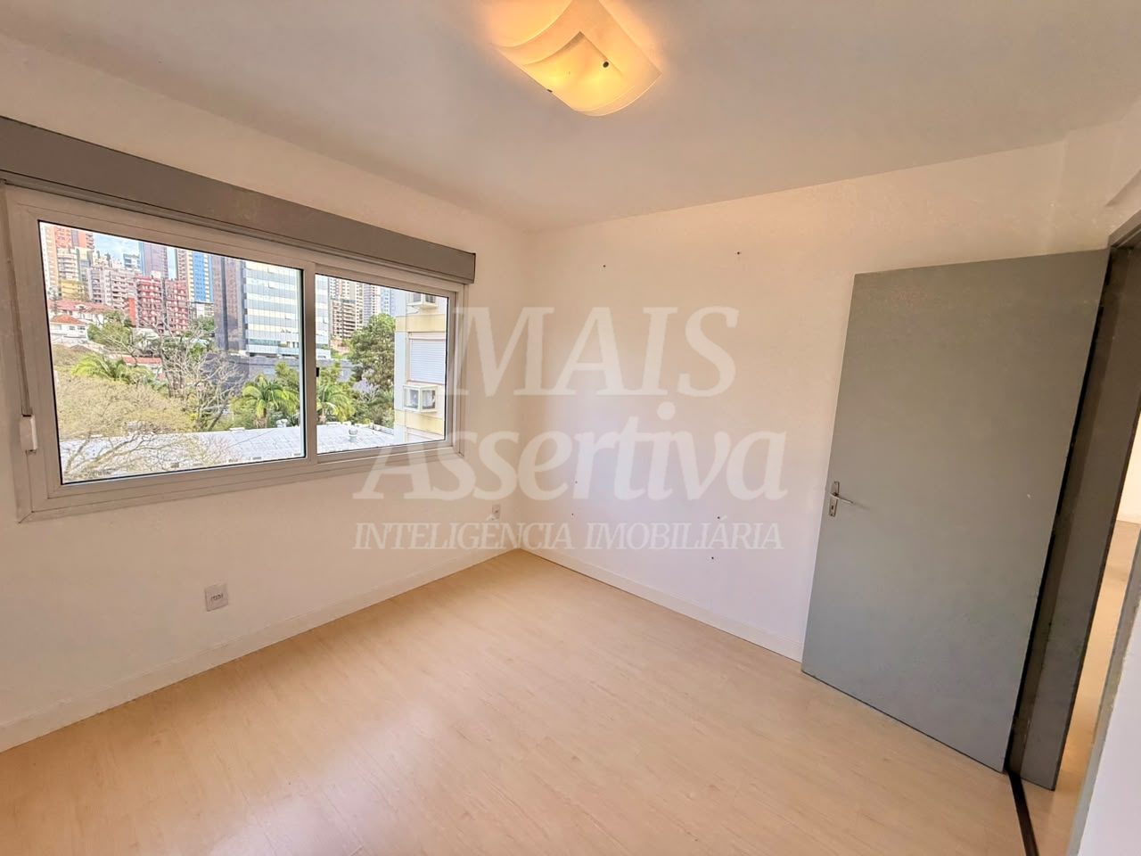 Apartamento semi mobiliado de 3 dormitórios - 7º andar no Centro de Novo Hamburgo 