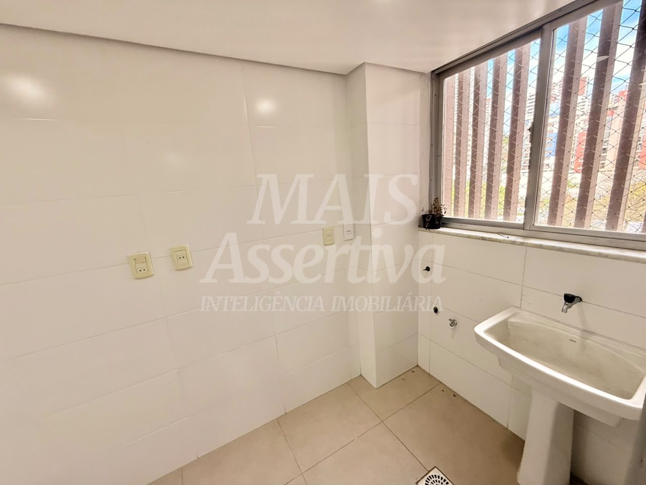 Apartamento semi mobiliado de 3 dormitórios - 7º andar no Centro de Novo Hamburgo 