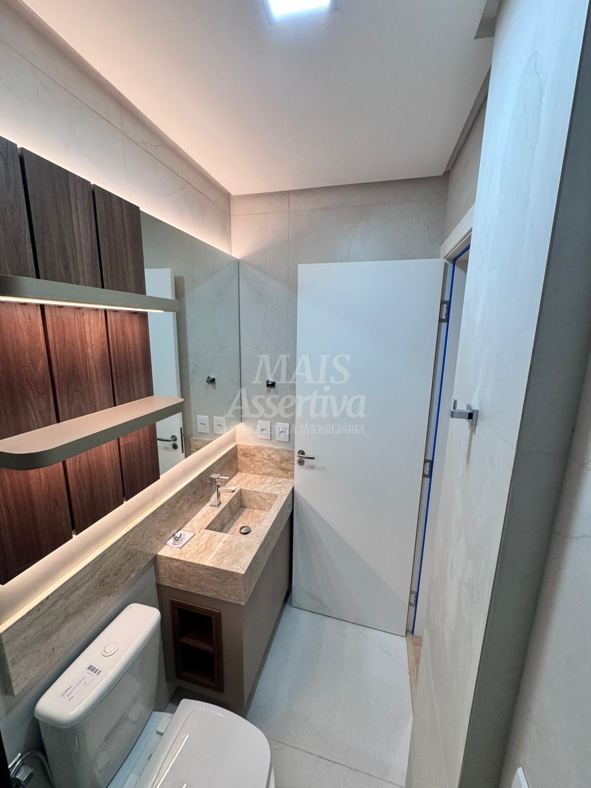 Apartamento mobiliado 02 dormitórios para venda no Centro de Canela