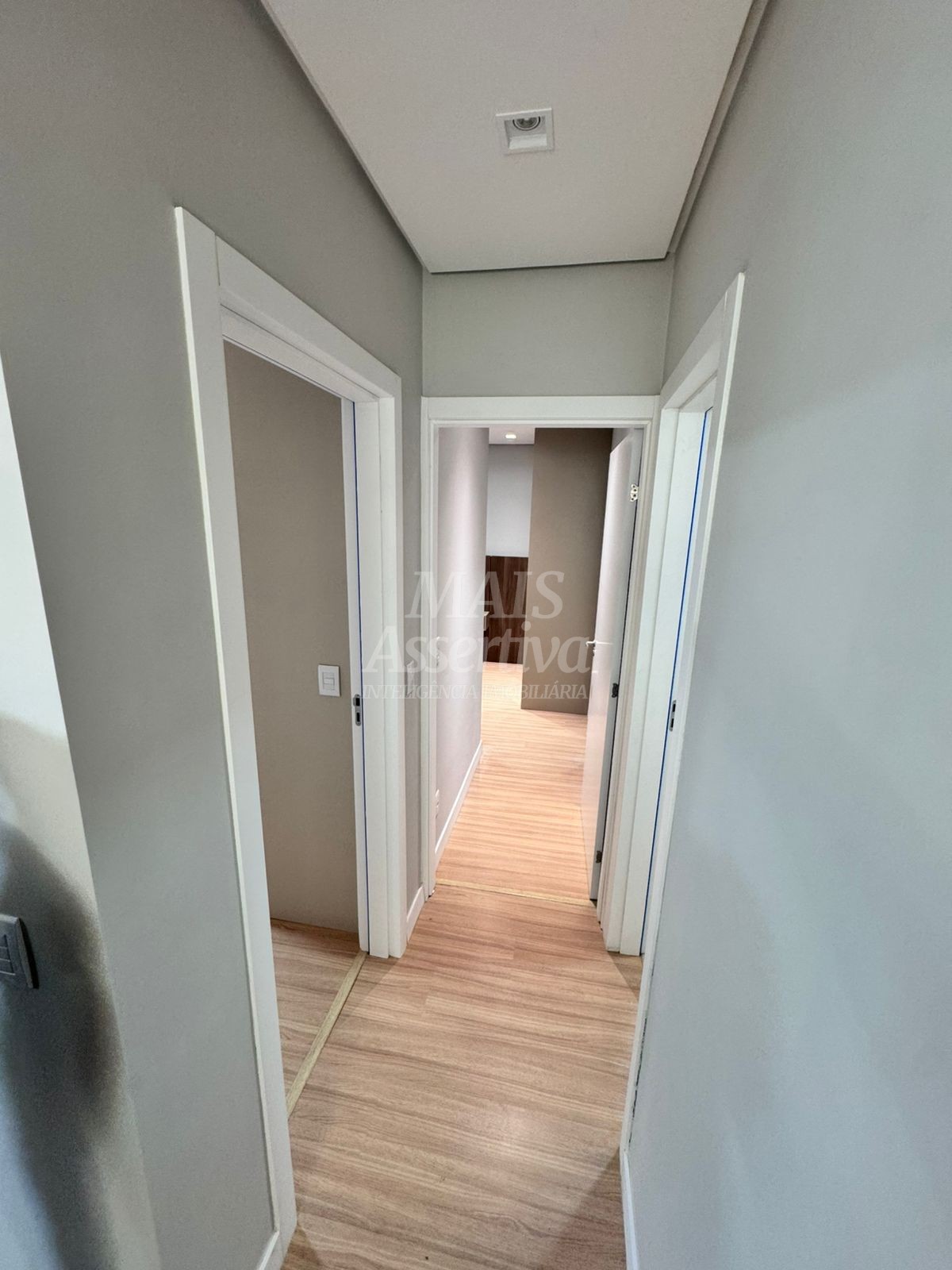 Apartamento mobiliado 02 dormitórios para venda no Centro de Canela