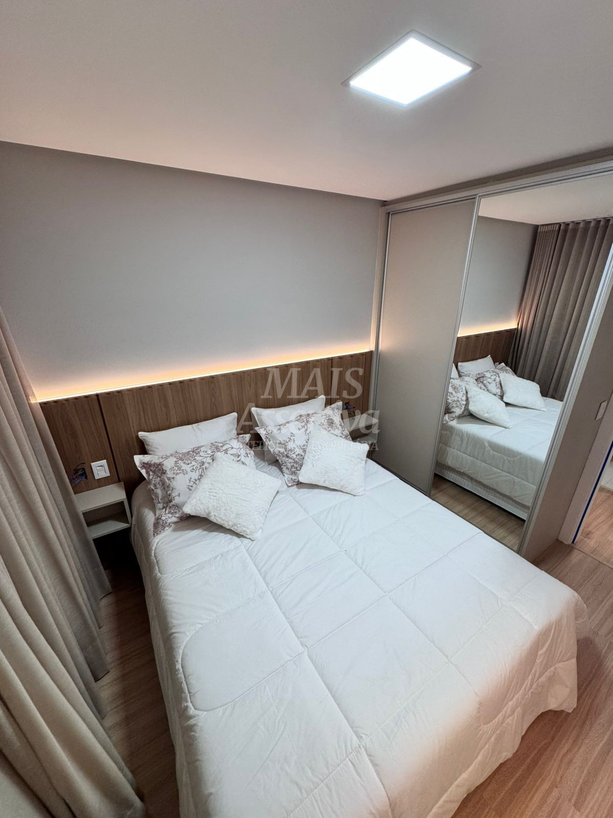 Apartamento mobiliado 02 dormitórios para venda no Centro de Canela