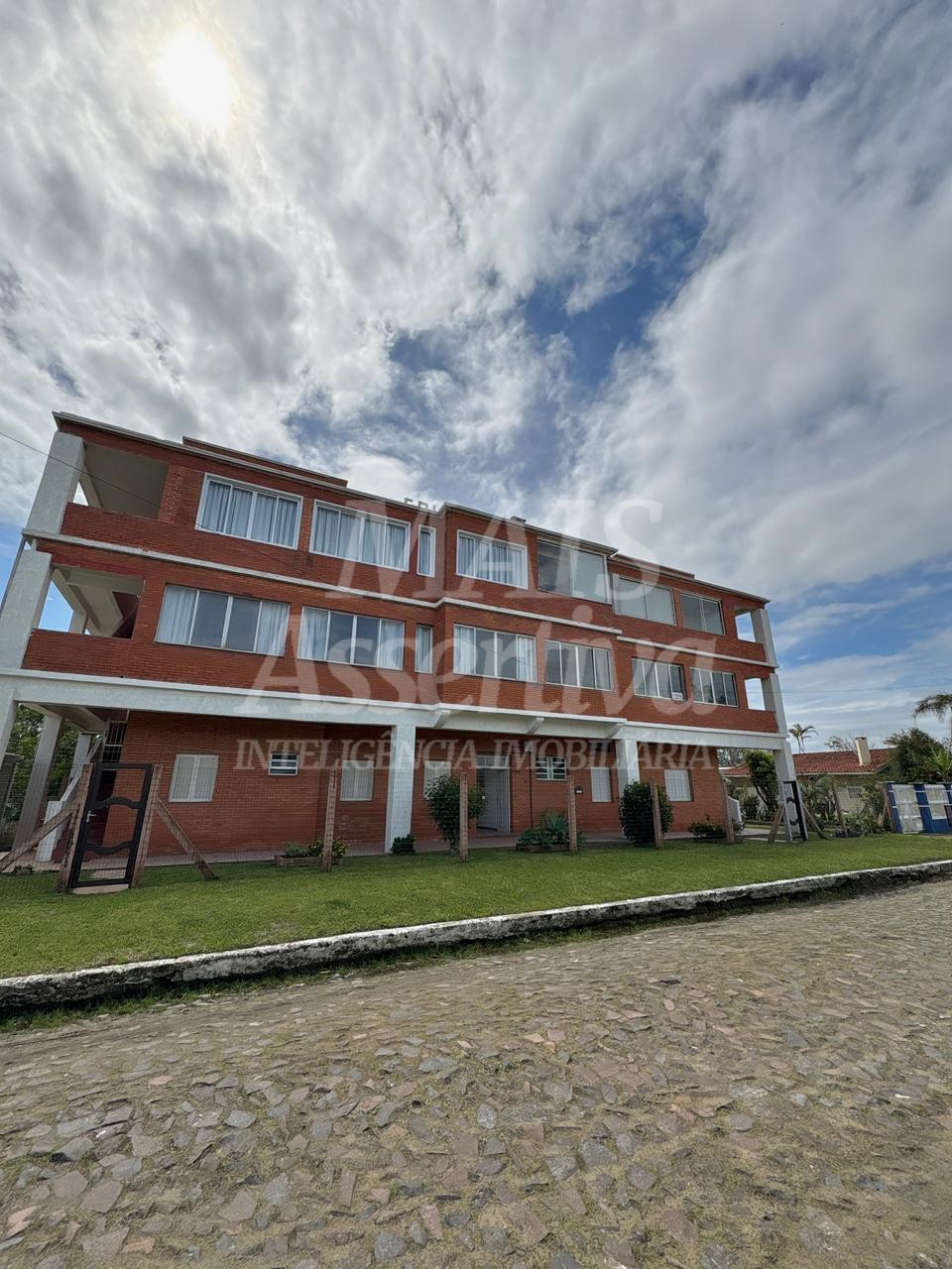 Apartamento 03 dormitórios para venda em Imbé Centro