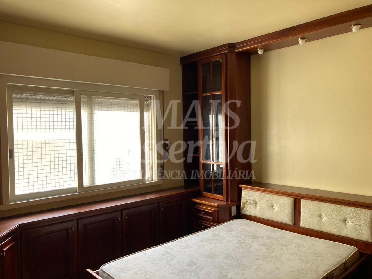 Apartamento mobiliado para locação 02 dormitórios na Av. dr. Maurício Cardoso em Novo Hamburgo