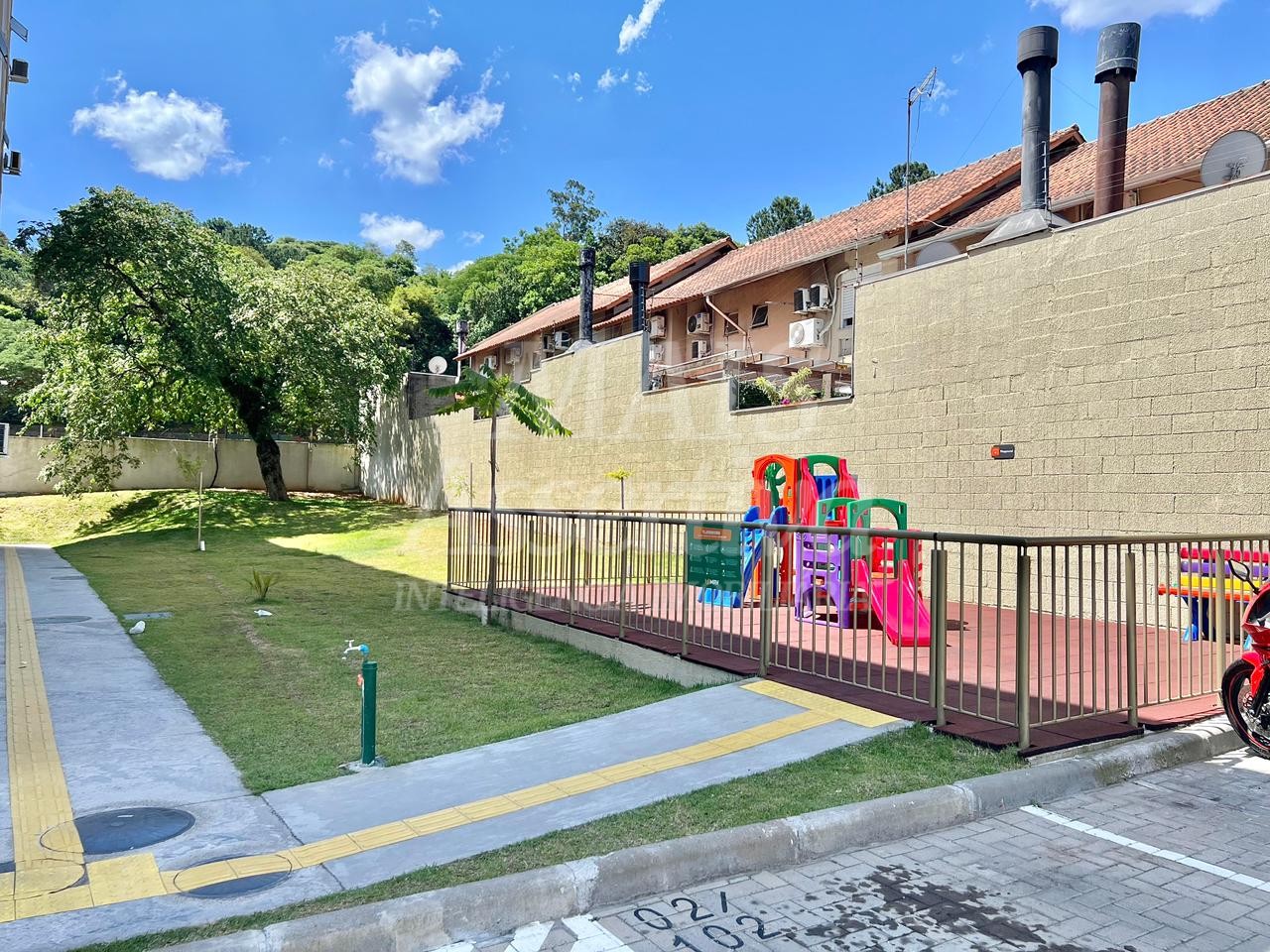 Apartamento com sacada e churrasqueira para locação - Porto Rotterdam 