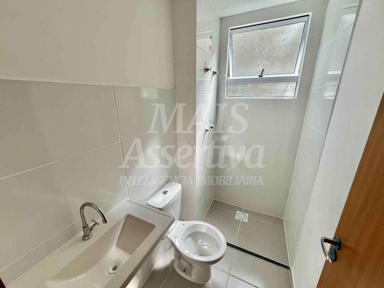 Apartamento para locação no 3º andar com sacada e churrasqueira, Porto Rotterdam